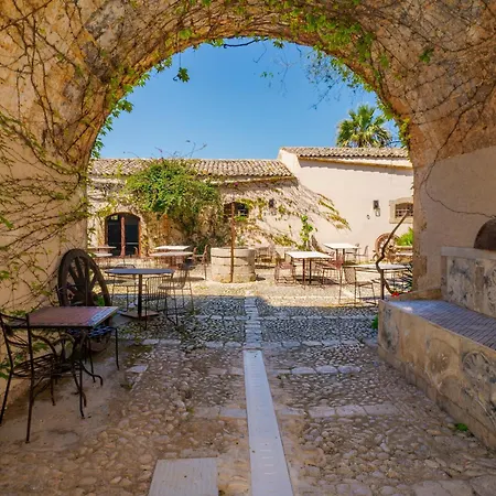 Baglio Siciliamo Hotel 3*